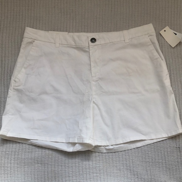 Gap white shorts - Picture 2 of 8